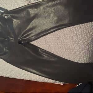 Lululemon Athletica Black Form-Fitting Leggings